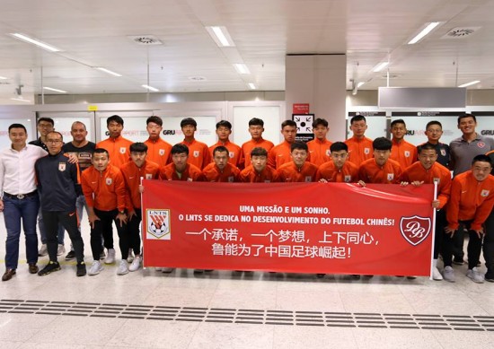 A equipe chinesa desembarcou no Aeroporto Internacional de Guarulhos